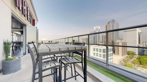 Basm Mohsen - Fahrenheit-Charlotte-04122023_232518